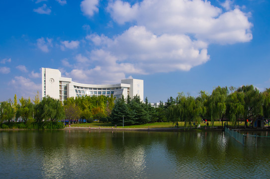 上海大學(xué)