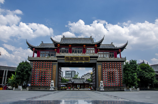 龍?zhí)端l(xiāng)正門