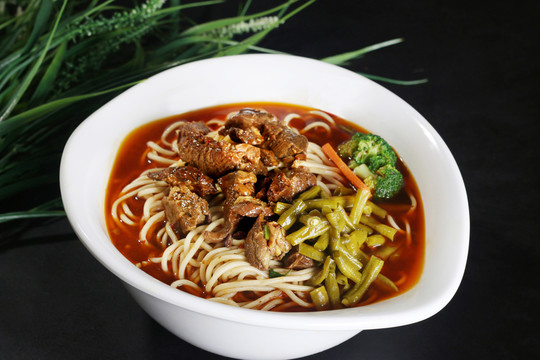 酸豆角牛肉面