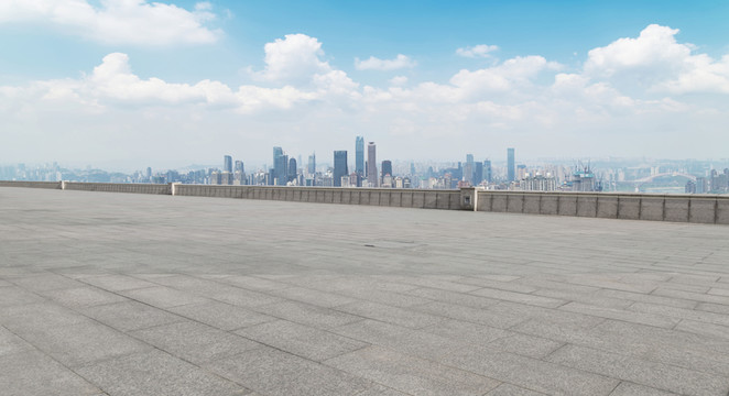道路路面和城市天際線