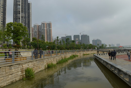 都市