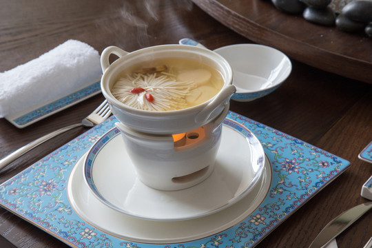 松茸帶子菊花豆腐湯