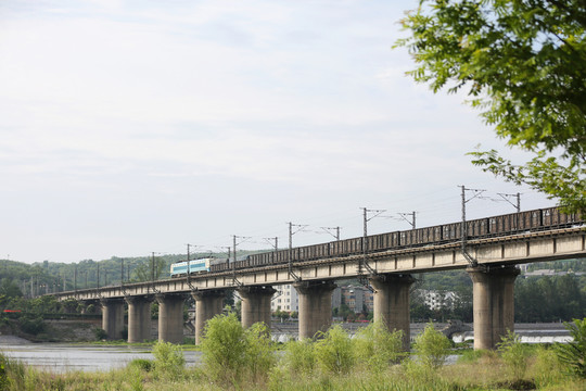 洛陽龍門鐵路橋