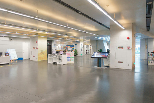 圖書館內(nèi)場景