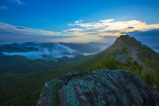 云海 洛陽山