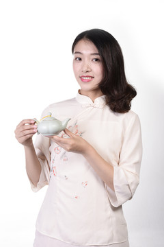 端著茶壺的女人