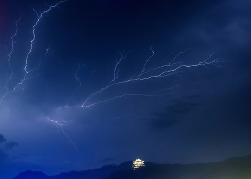 城市閃電
