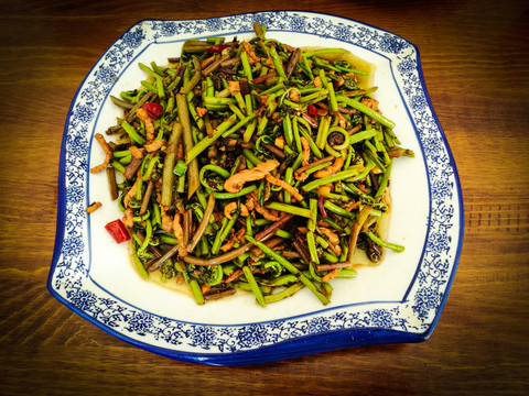 炒新鮮黃花菜