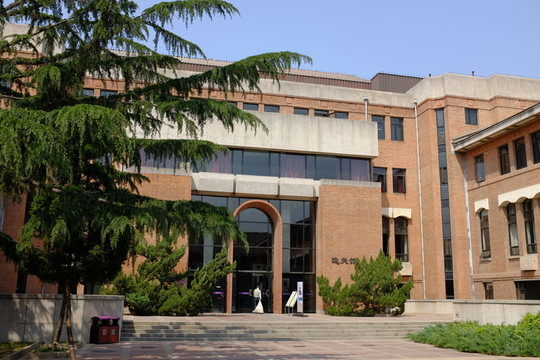 清華大學(xué) 逸夫館