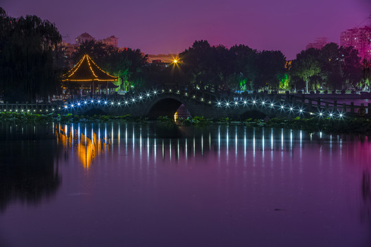 明湖夜色