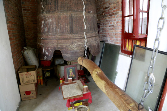 鐘 鐵鐘 敲鐘 撞鐘 佛教 寺