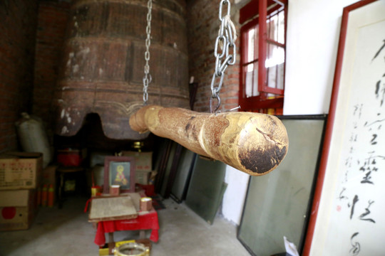 鐘 鐵鐘 敲鐘 撞鐘 佛教 寺