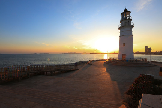 夕陽(yáng)燈塔