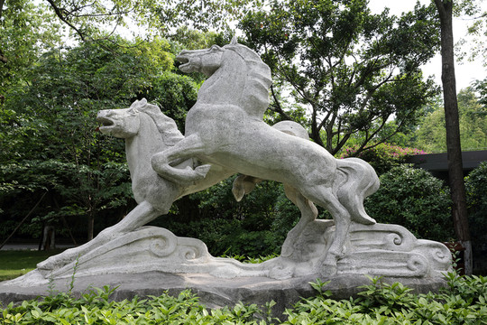 雕塑馬