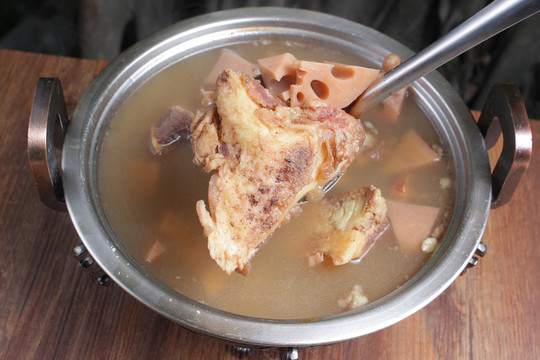 牛骨湯