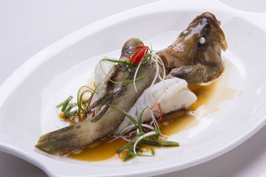 清蒸黃丁魚