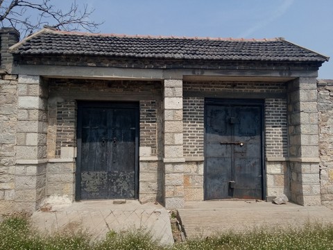 石墻村