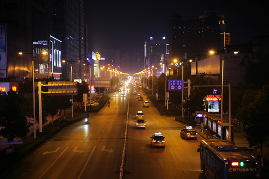 道路夜景
