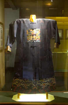 芝麻紗對(duì)襟補(bǔ)服褂 清文官二品