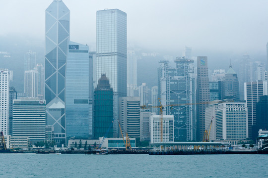 煙雨中的維多利亞港
