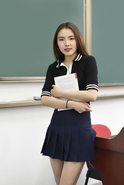 教室里的女學(xué)生