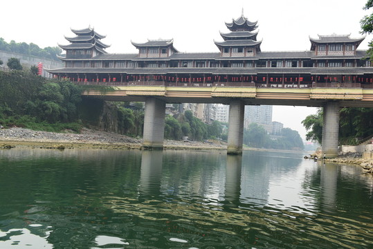 漂亮風(fēng)雨橋