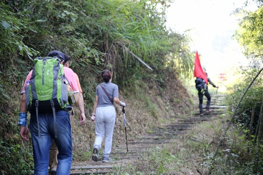 山道徒步驢友