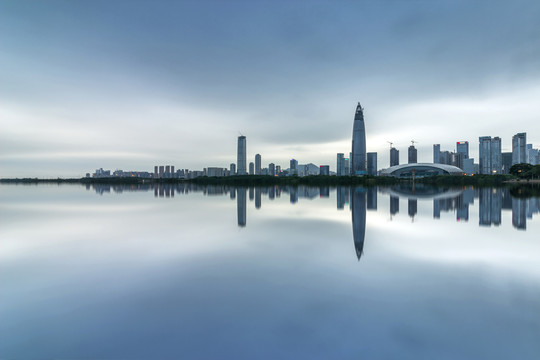 深圳灣的后海華潤(rùn)超級(jí)總部的黃昏