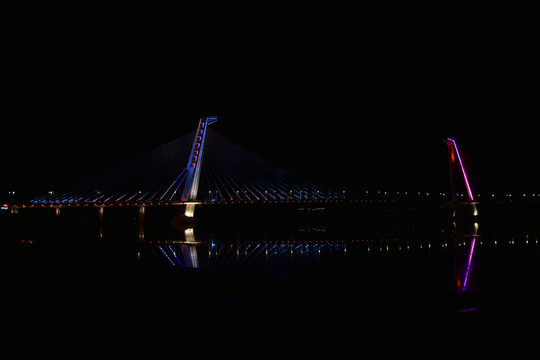 海濱橋梁夜景