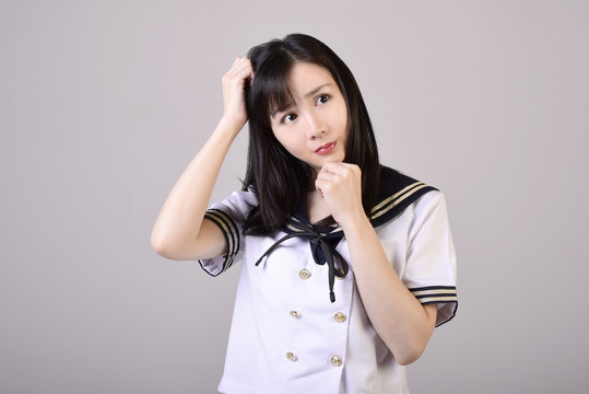 疑惑狀的女學(xué)生