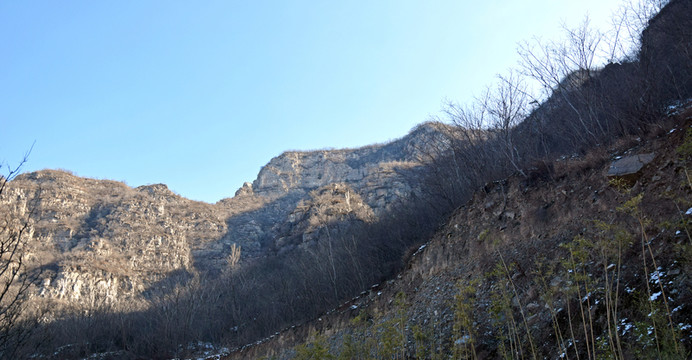 陽光中的大山風景