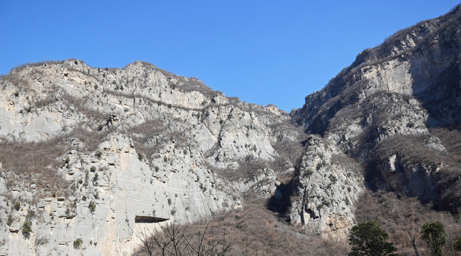 陡峭的山崖