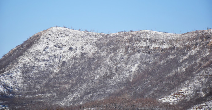 山嶺上的白雪
