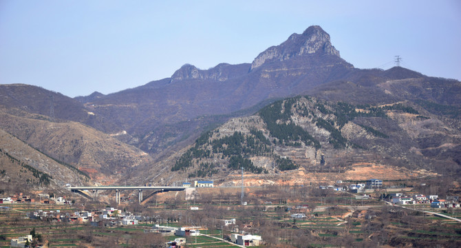 冬季的高山風景圖