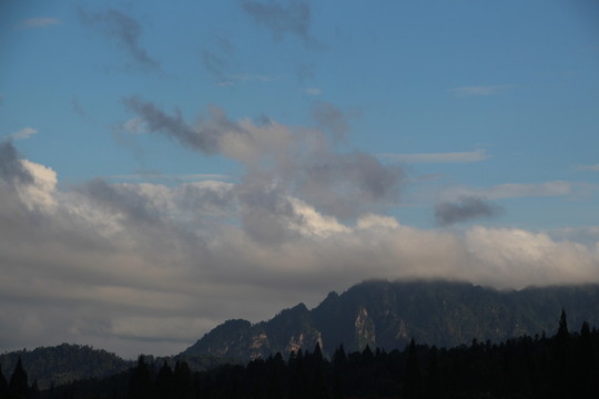 遠(yuǎn)山