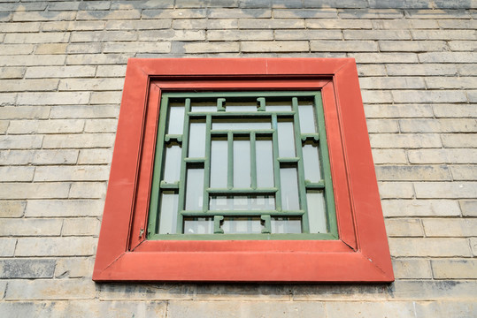 鏤空窗
