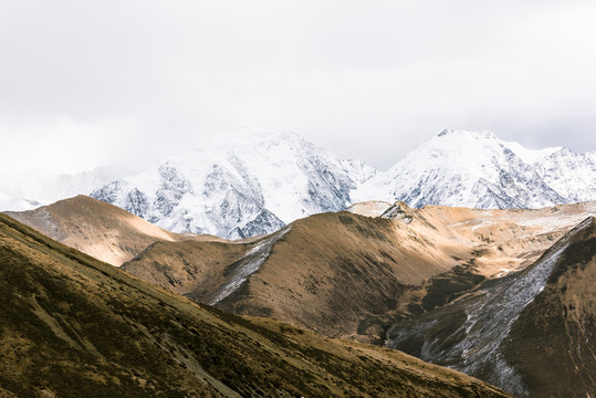 貢嘎雪山