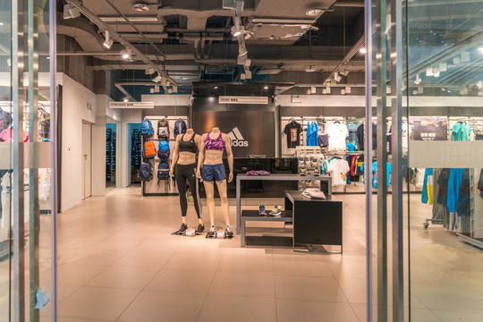 運動品牌服裝店