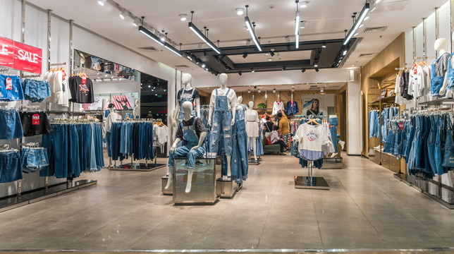 品牌服裝店內(nèi)景