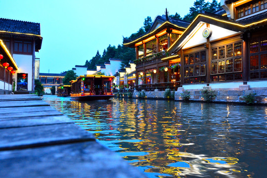 水街夜景