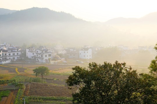 山村早晨