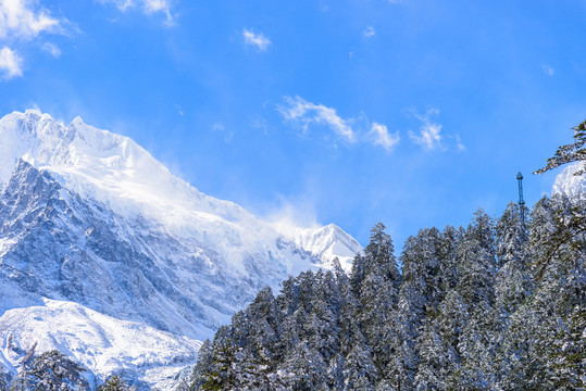 海螺溝景區(qū)雪山山峰