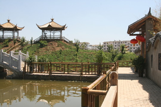 湖邊小亭