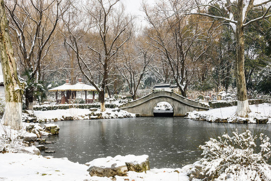 明孝陵景區(qū)雪景