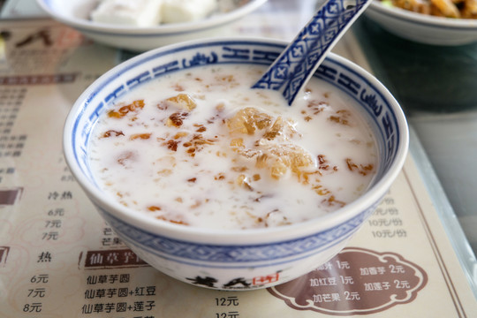 牛奶桃膠