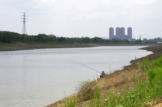 垂釣清流河