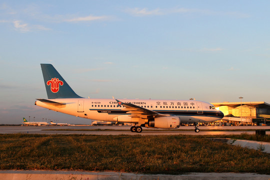 夕陽光影 中國南方航空 飛機(jī)