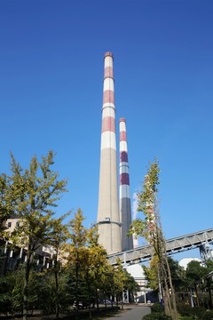 發(fā)電廠煙囪藍(lán)天