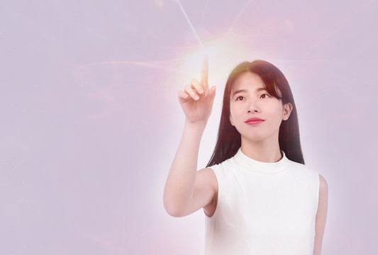 虛擬世界中的女人
