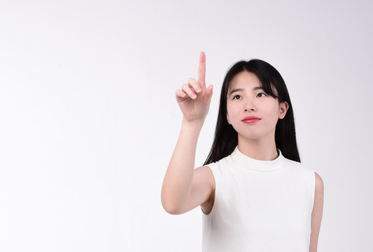 做點擊手勢的女人